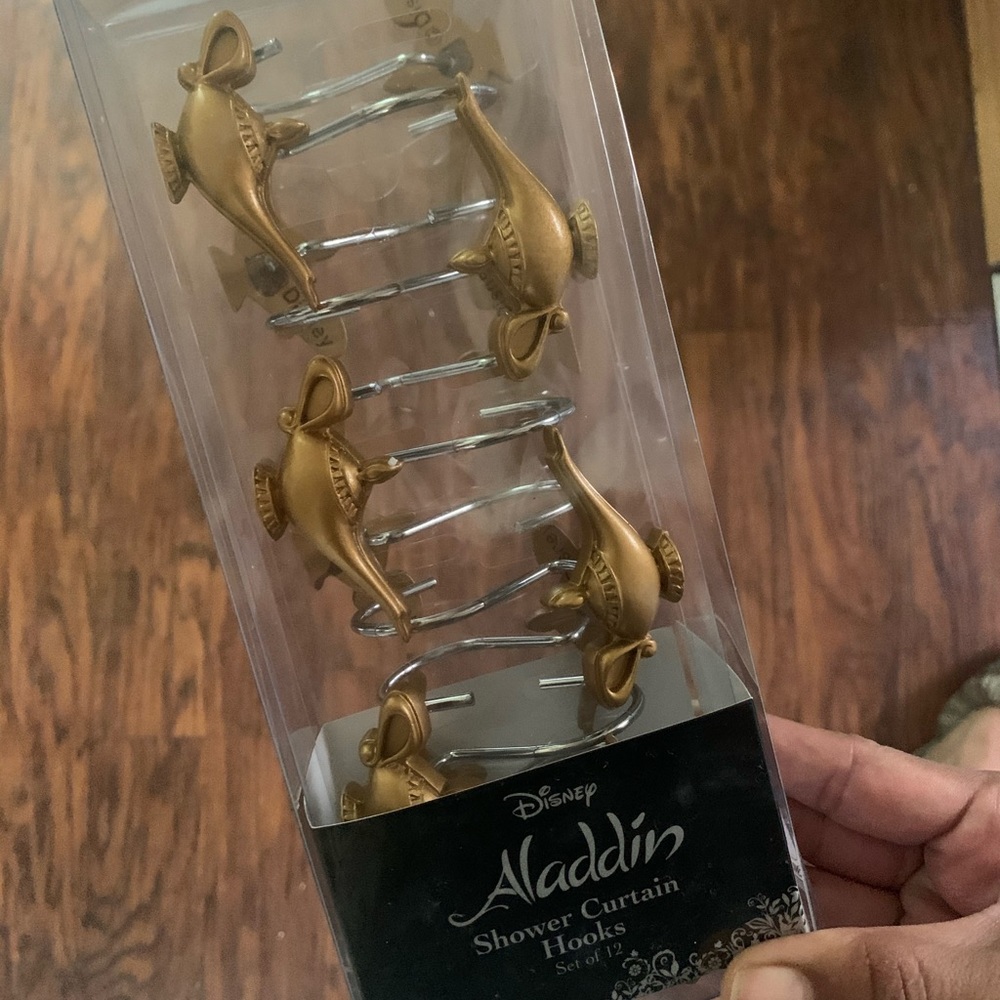 Disney Aladdin shower curtain  hooks